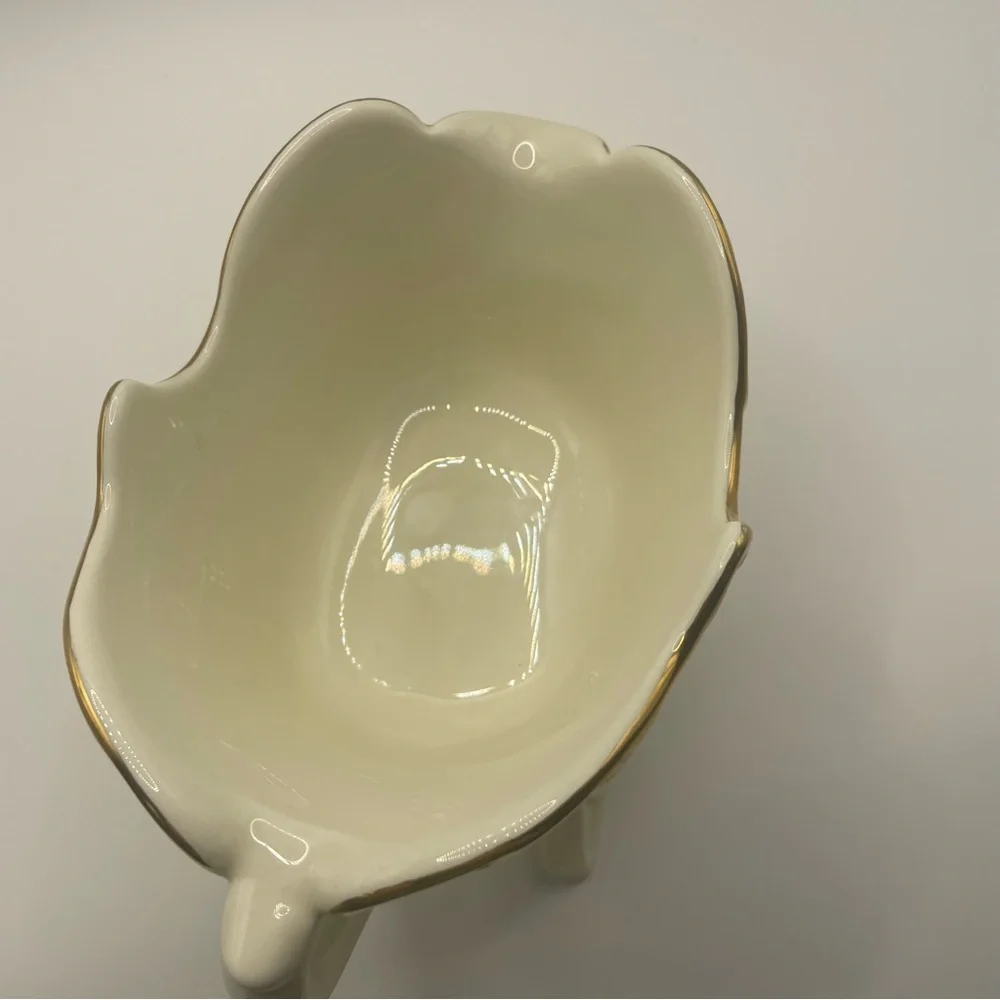 Lenox Holiday Santa Collection Creamer Sleigh Creamer Holly & Ribbons - Picture 7 of 8